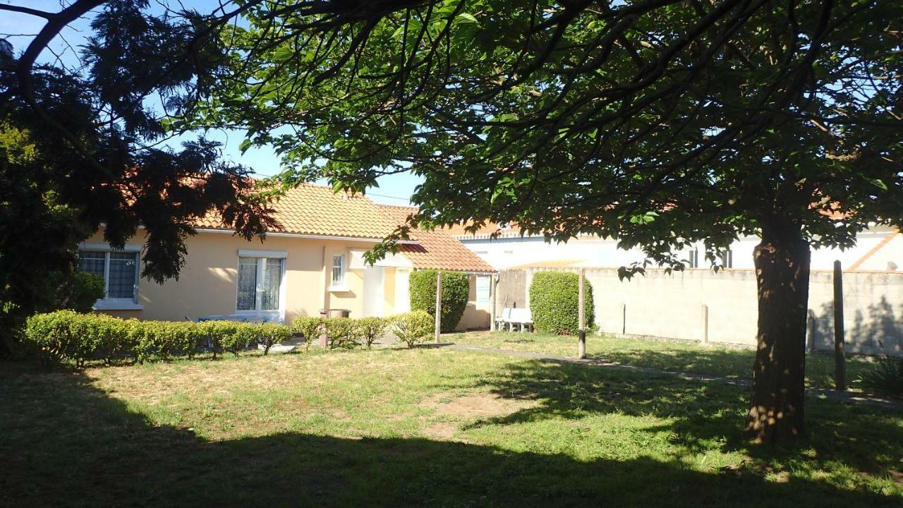 Maison Bord De *